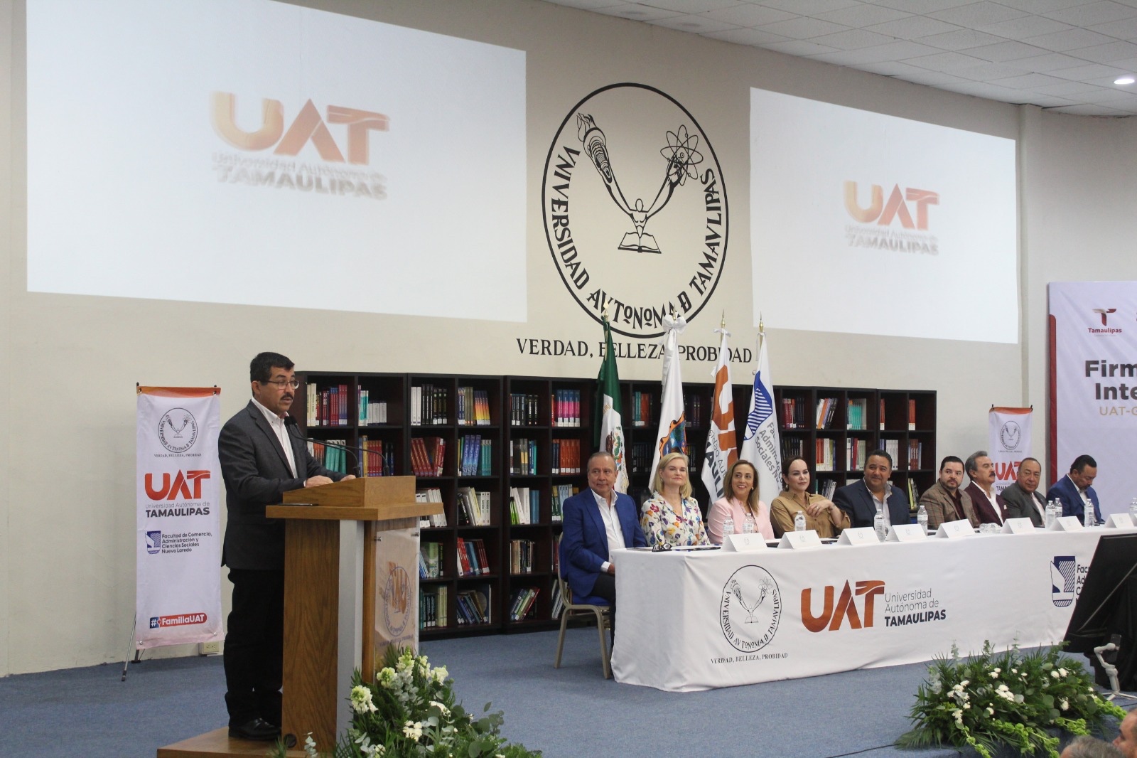 Presenta Dámaso Anaya proyectos académicos de la UAT en Nuevo Laredo
