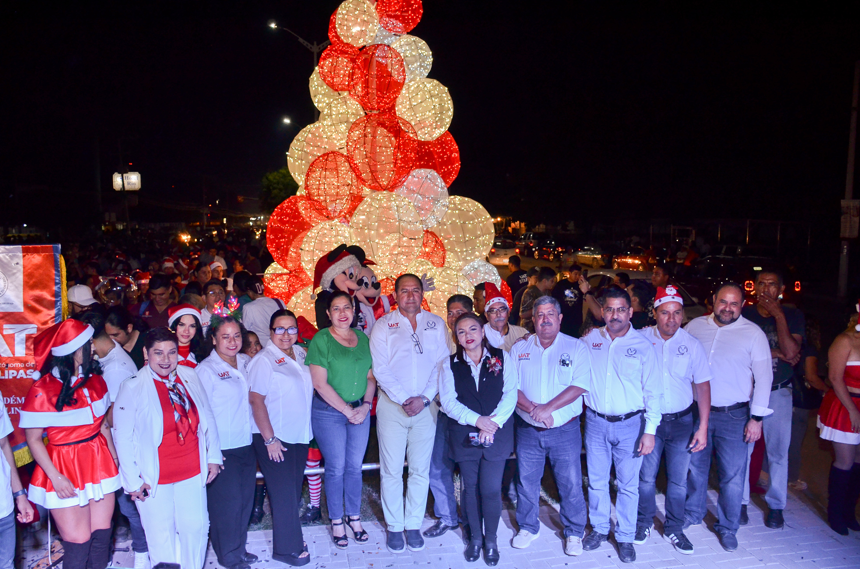 Enciende la UAT el espíritu navideño en El Mante
