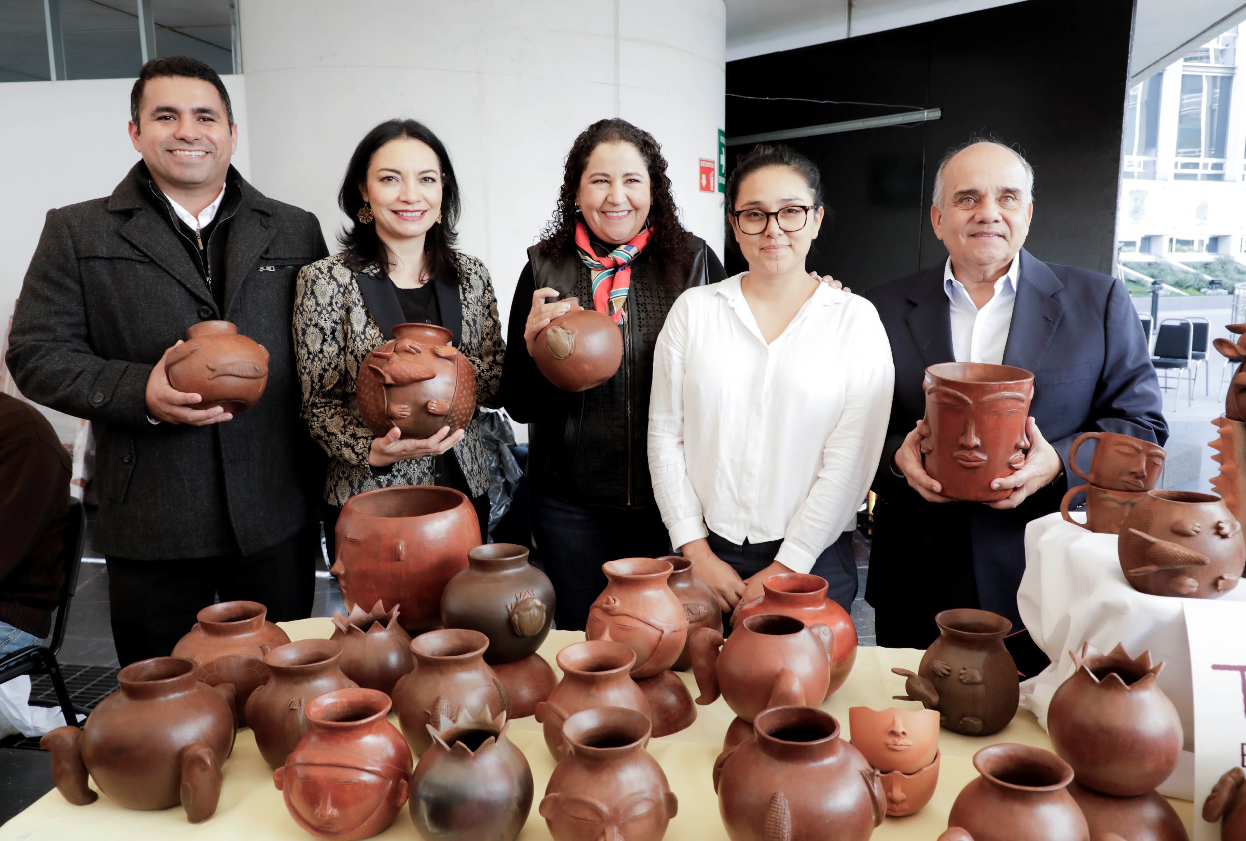 Expo-venta de productos y artesanías de Colima en el Senado
